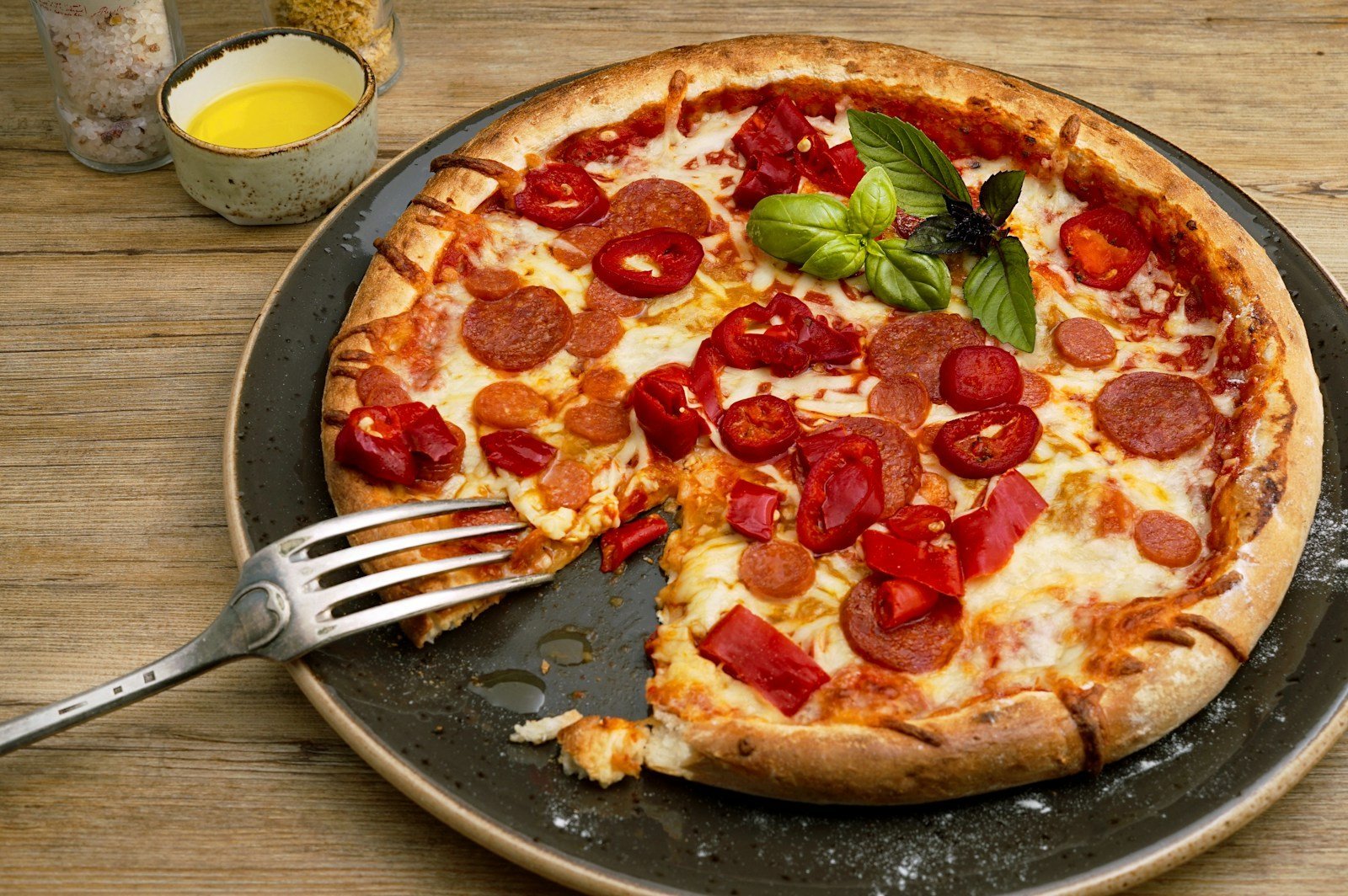 Pizza pepperoni w pudełku